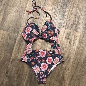 Shade & Shore Floral Swimsuit 36C